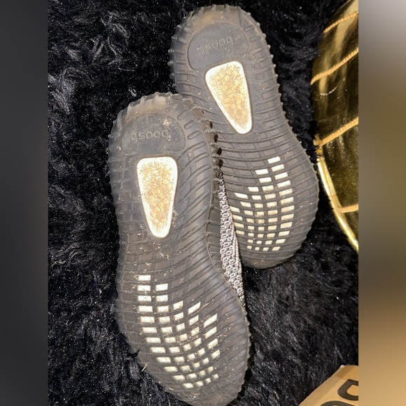 Yeezy boost 350 V2 yecheil reflective. - Picture 3 of 5